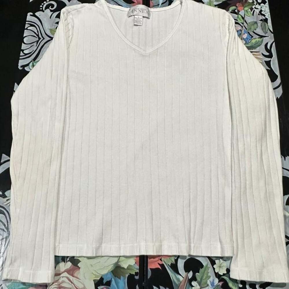Casual Corner Annex White Ribbed Long Sleeve V-Neck Top